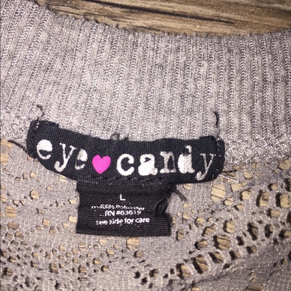 Quarter sleeve grey sweater with lace on back - Picture 2 of 3